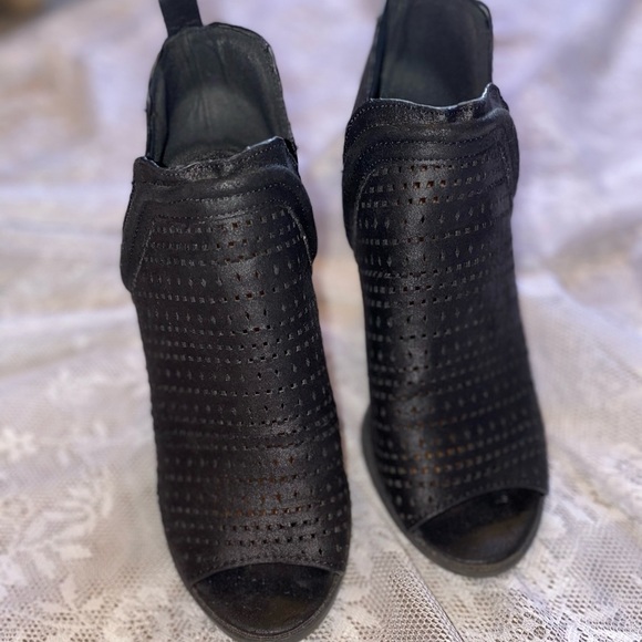 Qupid Black Peep Toe Slingback Heels Womens Size 6 - Picture 8 of 10